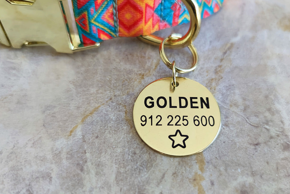 A Medalha de Identificação Goldy em forma dredonda e dourada oferece segurança e classe ao seu animal de estimação. Com texto personalizável, opção para gravar em ambos os lados da placa e gravação laser duradoura, esta chapa é ideal para cães. Feita com aço inox , é anti-ferrugem, resistente e anti-oxidável.