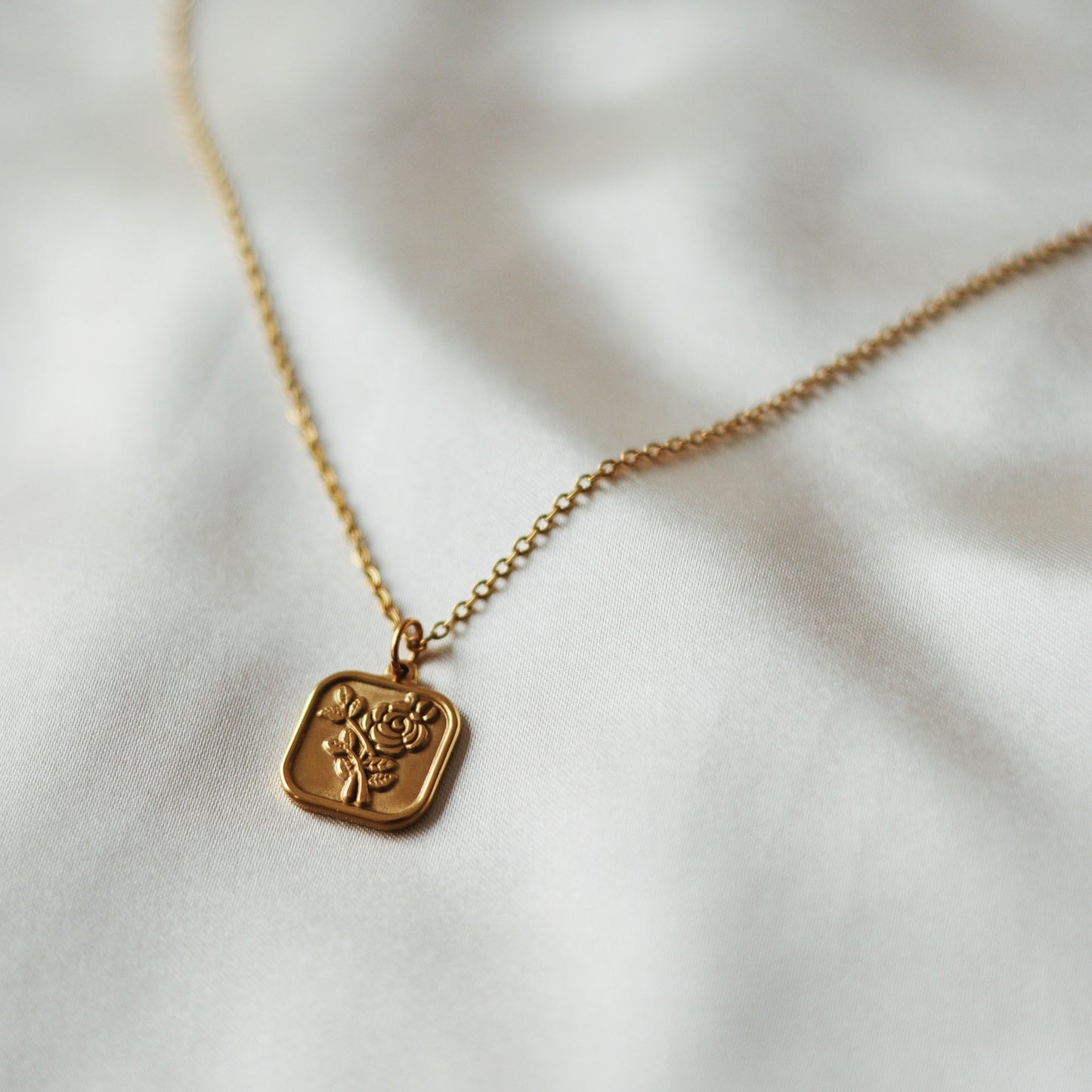 my golden girl colar dourado e prateado aco inox